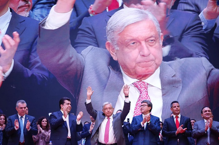 Andrés Manuel López Obrador, durante la celebración del décimo aniversario de la (CATEM). Foto: Nelly Salas