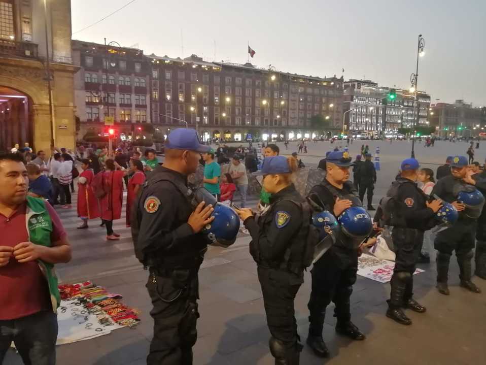 El bloqueo se produce en avenida 20 de Noviembre, en el Centro Histórico. (Arwar Nájera)