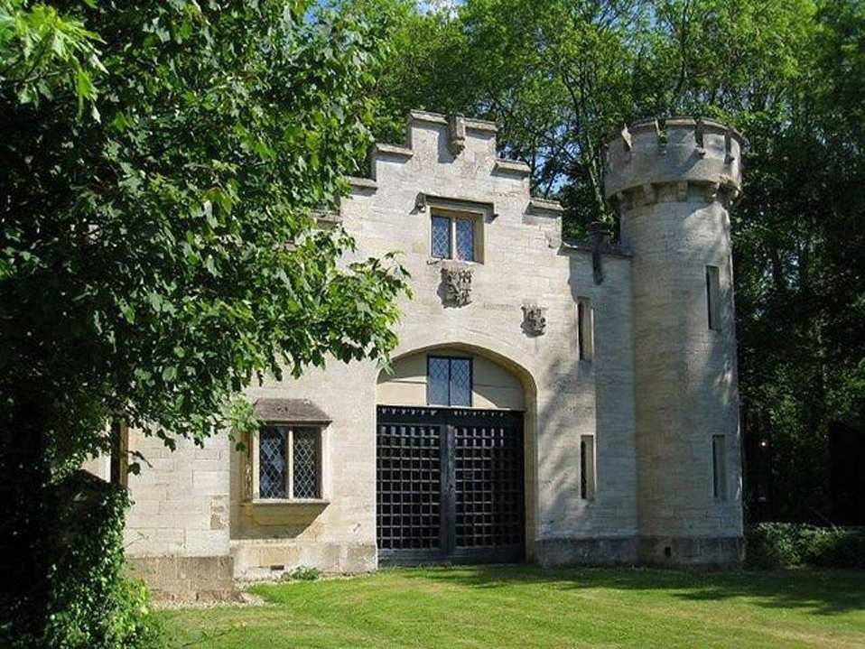 El castillo data de 1835.(Country Cottages)
