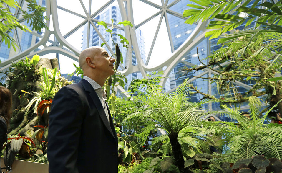 Jeff Bezos, fundador de Amazon, tiene una fundación para labores filantrópicas. (AP)