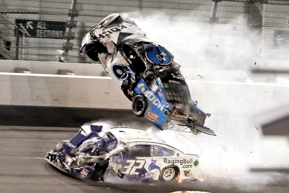 Ryan Newman sufre aparatoso accidente en el Daytona 500 (AP)
