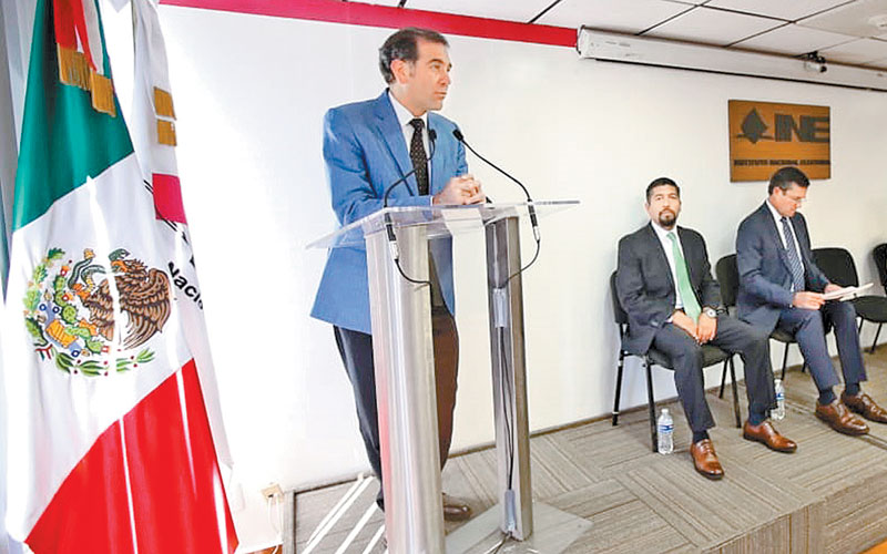 El consejero presidente toma protesta a Sergio Bernal como director ejecutivo de Organización Electoral. (Especial)