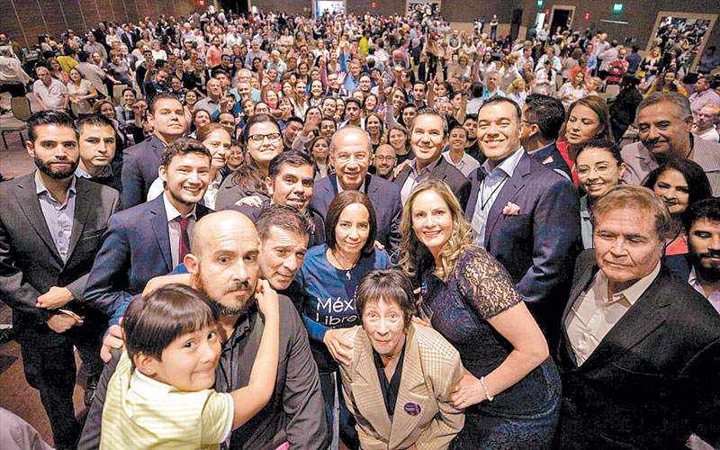 El ex presidente Calderón en una de las asambleas. (Especial)