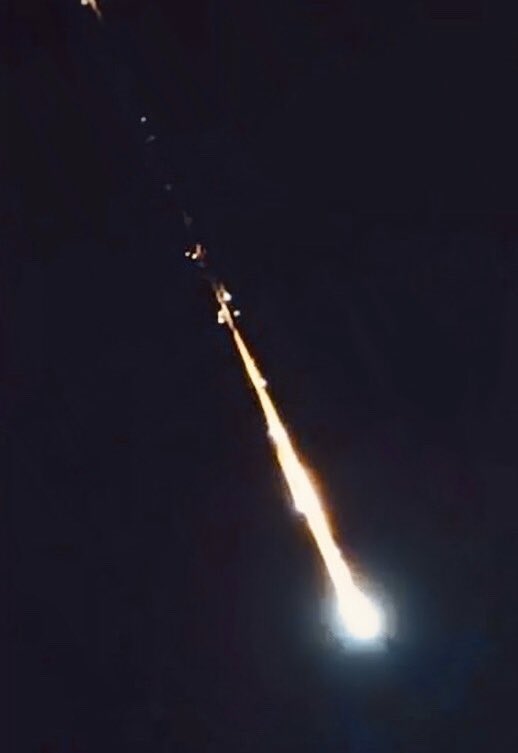 El supuesto meteorito fue visto desde diferentes puntos del país.