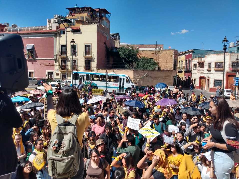 Estudiantes de Universidad de Guanajuato se manifiestan ante incumplimiento en compromisos. Foto: Especial.