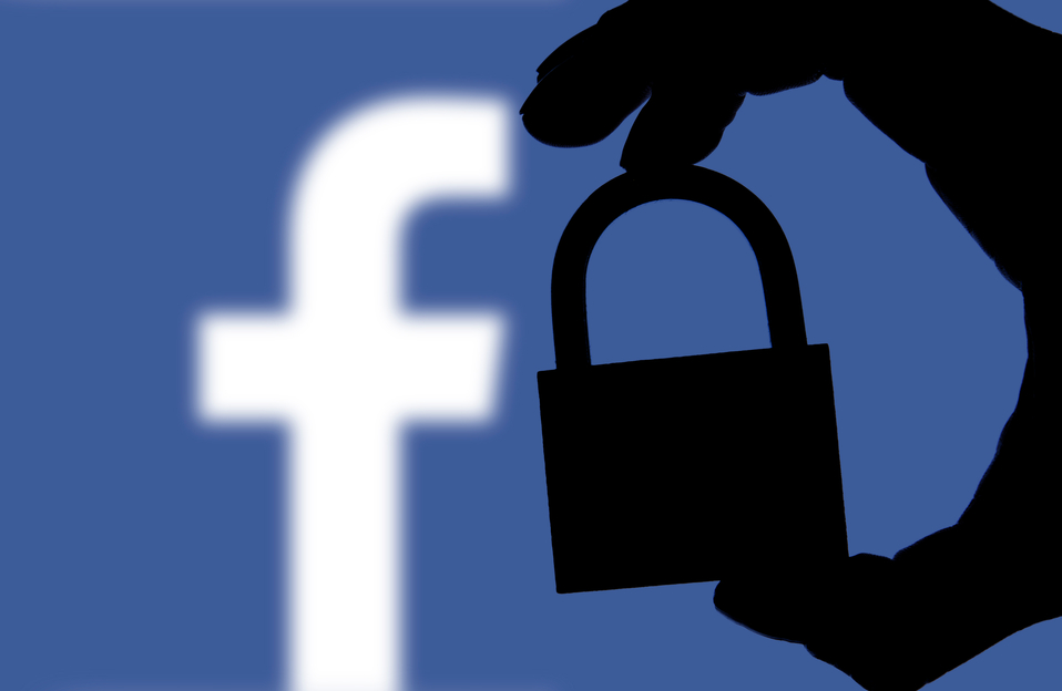 Facebook elimina más de un millón de cuentas falsas al día (Shutterstock).