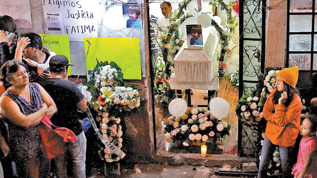 Familiares velan cuerpo de Fátima