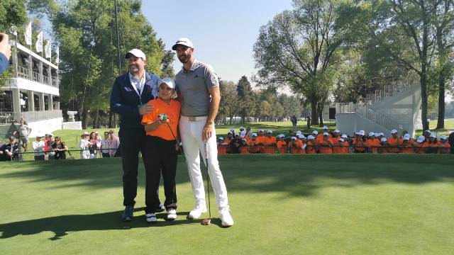 El golfista Dustin Johnson cumplió el sueño de niños mexicanos previo al WGC Championship (Érika Montoya)