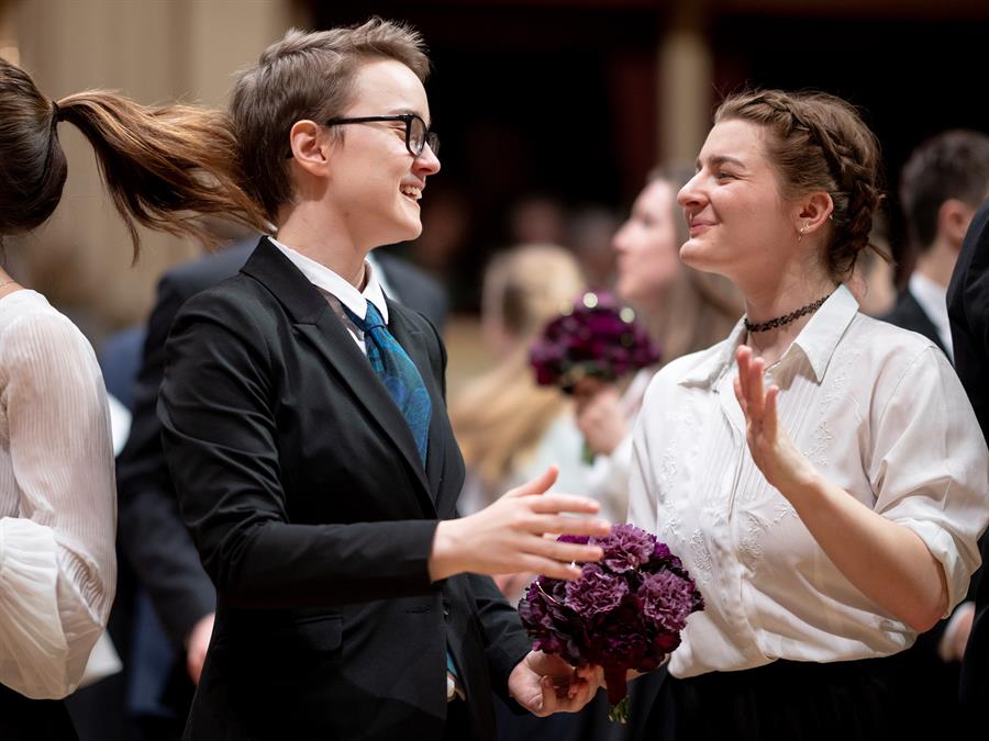Se alegran de "bailar juntas y divertirse", dijeron Iris Klopfer y Sophie Grau.(EFE)