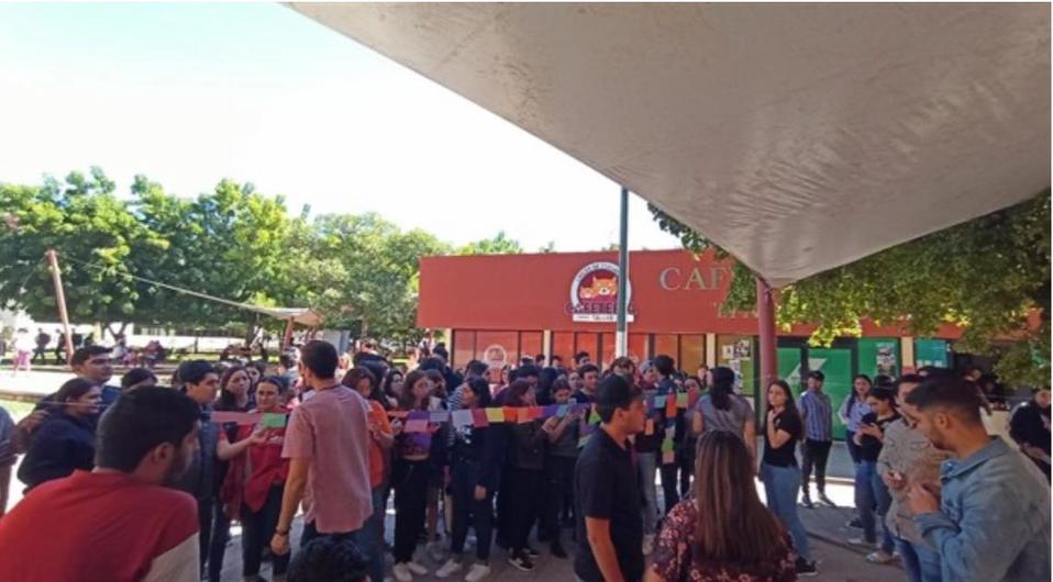 Ayer alumnas del TEC de Culiacán realizaron una dinámica, donde exhibieron con nombre y apellido a los presuntos acosadores. (Fanny Martínez)