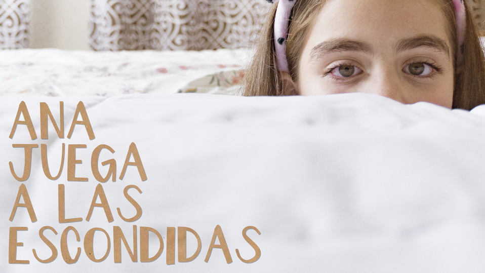 ANA JUEGA A LAS ESCONDIDAS