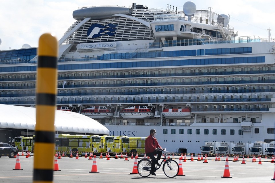 El crucero había desalojado a cerca de 500 personas al pasar las pruebas de coronavirus. (AFP)