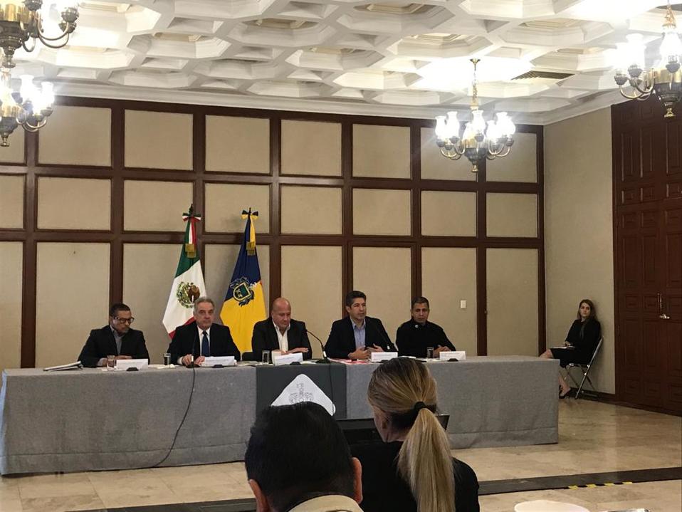 Enrique Alfaro anunció el nuevo esquema de vigilancia de escuelas (Elsa Martha Gutiérrez)