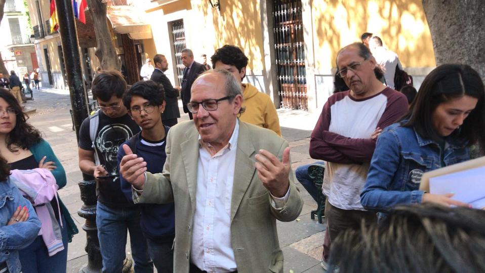 Estudiantes con pancartas en apoyo a Eduardo Rodríguez Villegas. (Jaime Zambrano)