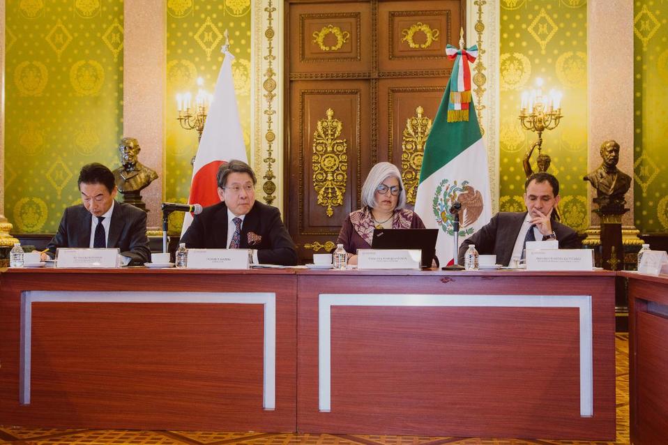 México y Japón fortalecen relación económica. A la izquierda el secretario de Hacienda, Arturo Herrera y Graciela Marquez, secretaria de Economía.  (S