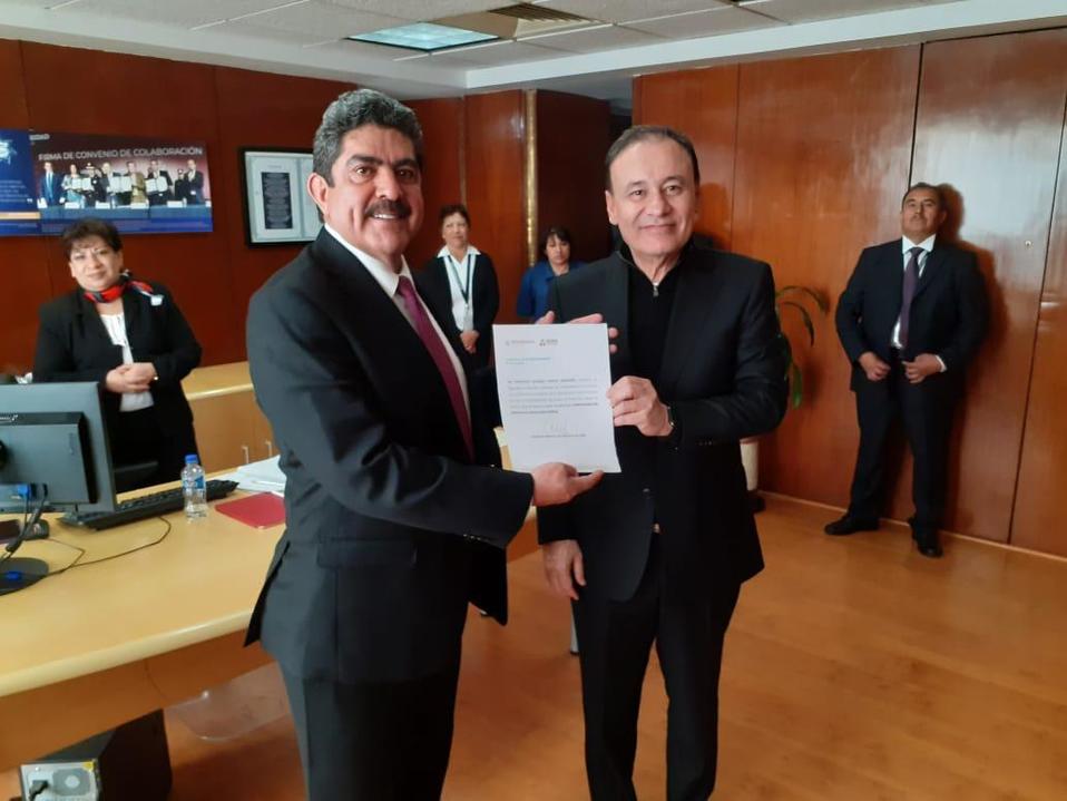 Alfonso Durazo tomó protesta a Manuel Espino. (Especial)