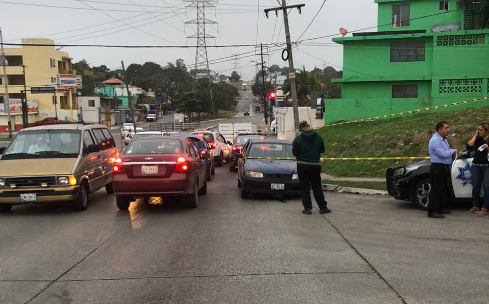 Hombre muere de un infarto cuando iba manejando su auto (Foto/Noel Vergara)
