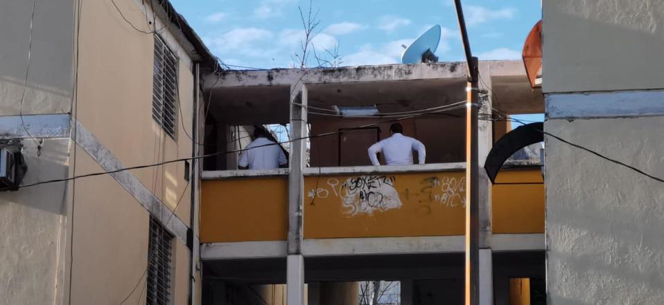La joven fue encontrada dentro de su departamento. (Fanny Martínez)