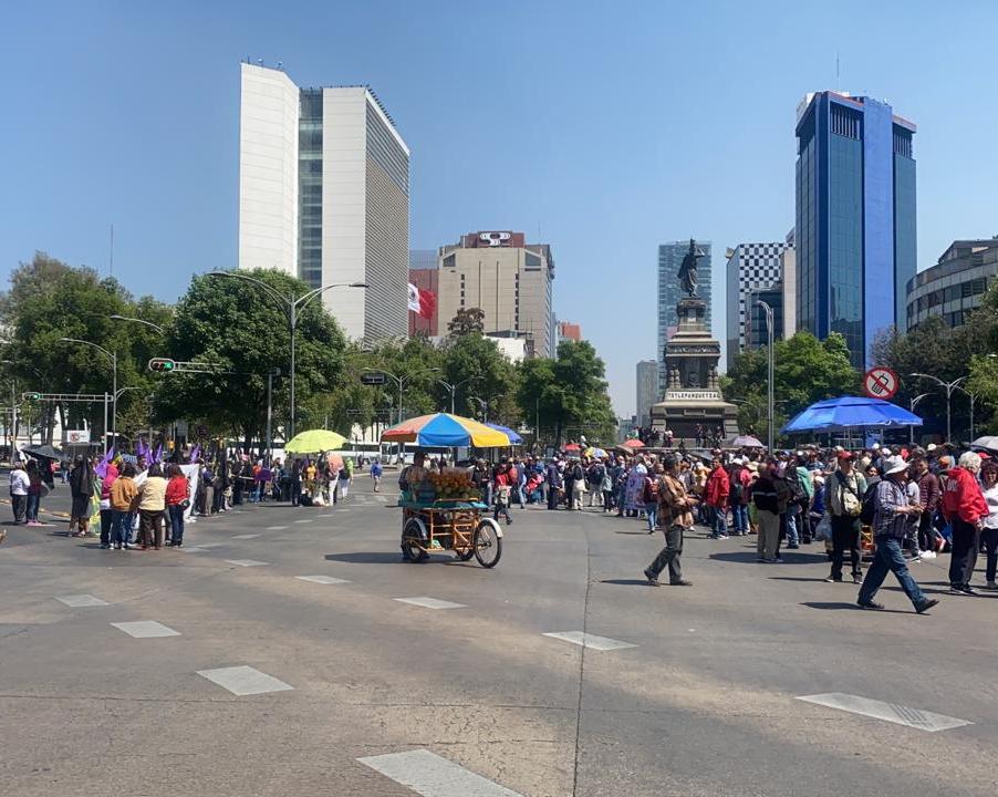 Manifestantes bloquean avenida Paseo de la Reforma. | César Velázquez