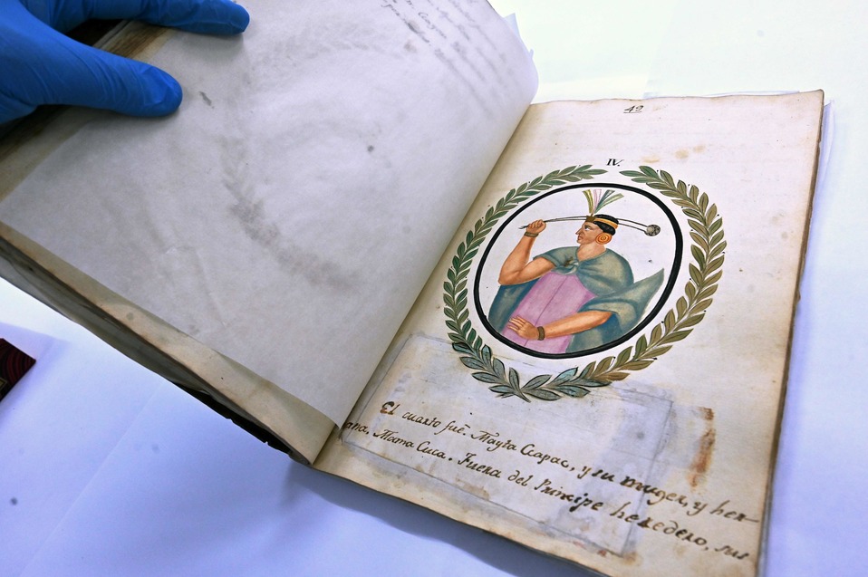 El manuscrito "Recuerdos de la monarquía peruana o bosquejo de la historia de los incas" fue escrito en la década de 1830 por Justo Apu Sahuaraura Inc