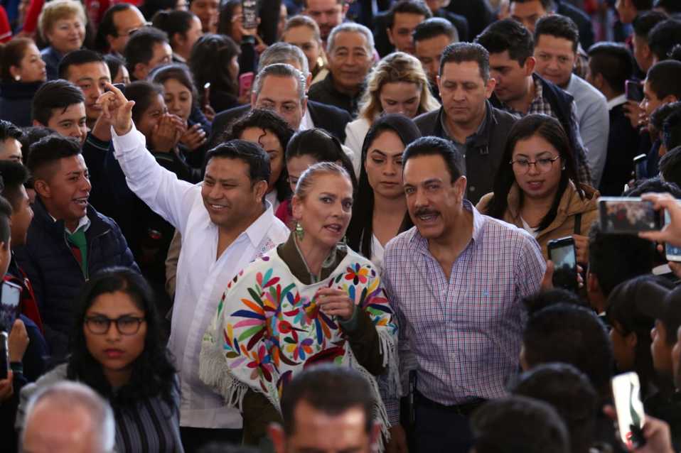 Omar Fayad, gobernador de Hidalgo, junto Beatriz Gutiérrez Müller. (Jorge Sánchez)