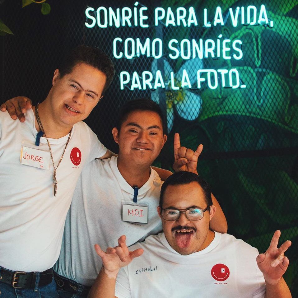 La Puerta Roja, restaurante en León con vocación inclusiva. Foto: Redes sociales 'La Puerta Roja'.