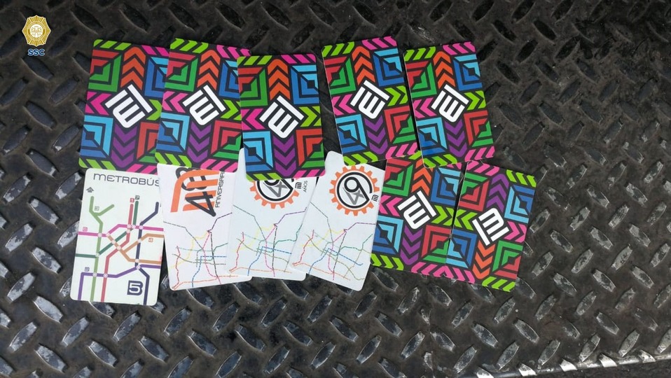 El sujeto que vendía las tarjetas en el Metro fue llevado al Ministerio Público. (Especial)