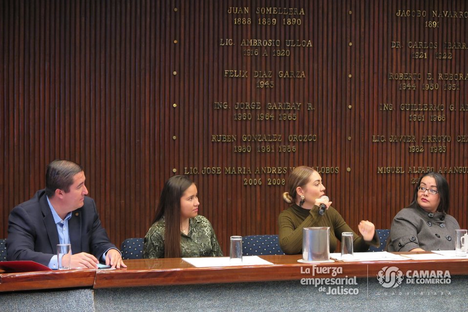 Xavier Orendáin hizo un llamado a las autoridades para detener la violencia vs mujeres y feminicidios ( Twitter @PresidenteCCGdl)