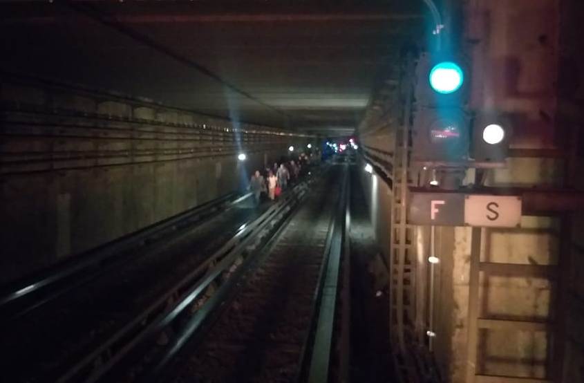 El Metro desalojó las estaciones Cuatro Caminos y Panteones. | Jorge Becerril