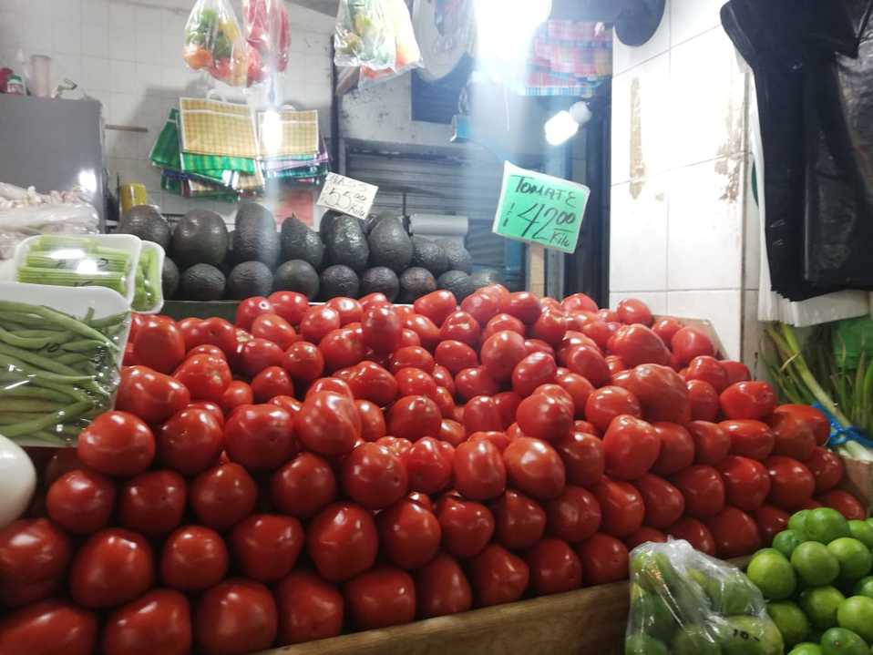 Tomate y su elevado precio en mercados (Foto/Lucero Reyes)