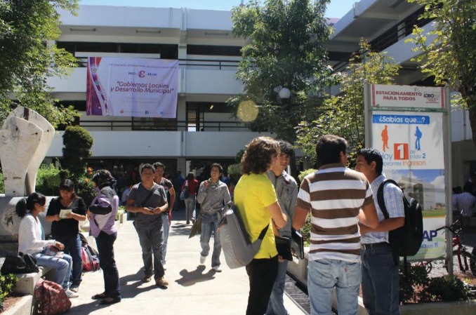 La aplicación de “operativos mochila” al interior de las instituciones de educación superior en Puebla es diferenciada. (Andrés Lobato)