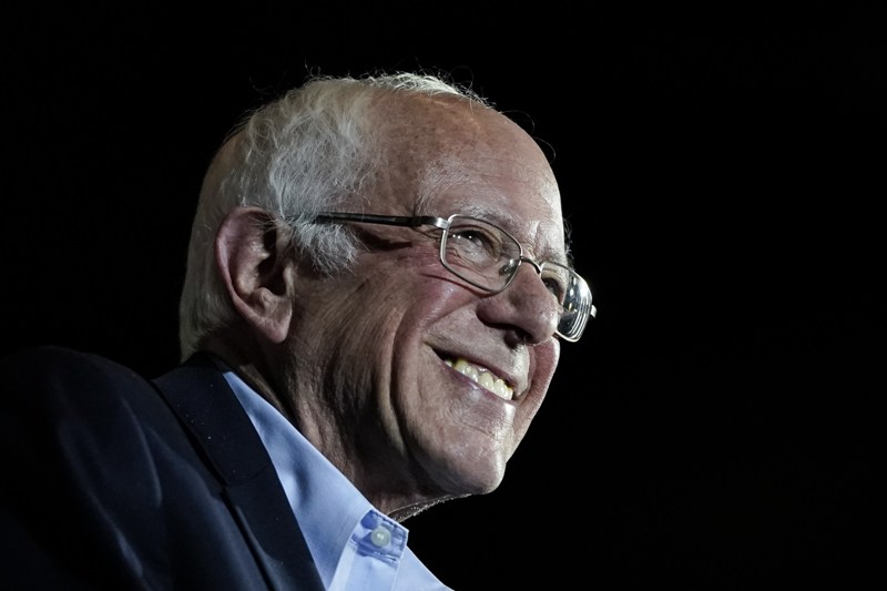 Sanders encabeza las votaciones según las primeras proyecciones de las cadenas estadunidenses. (AFP)