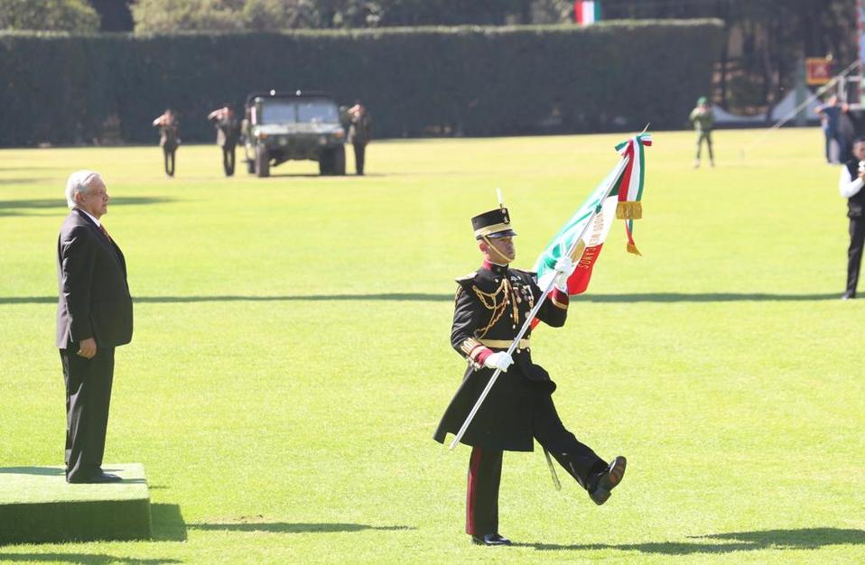 Andrés Manuel López Obrdador encabezó la ceremonia del Día de la Bandera./ Jorge Carballo