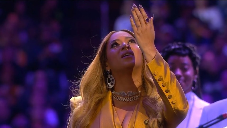 Beyoncé en el homenaje a Kobe Bryant (Especial).