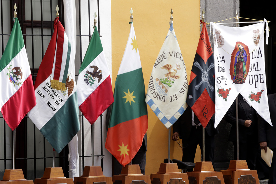 Desde Casa Aguayo, el gobernador y autoridades de los tres órdenes de gobierno realizaron una ceremonia conmemorativa al Día de la Bandera. (Agencia E