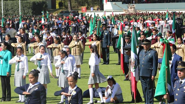 En ceremonia por Día de la Bandera, piden luchar contra violencia de género