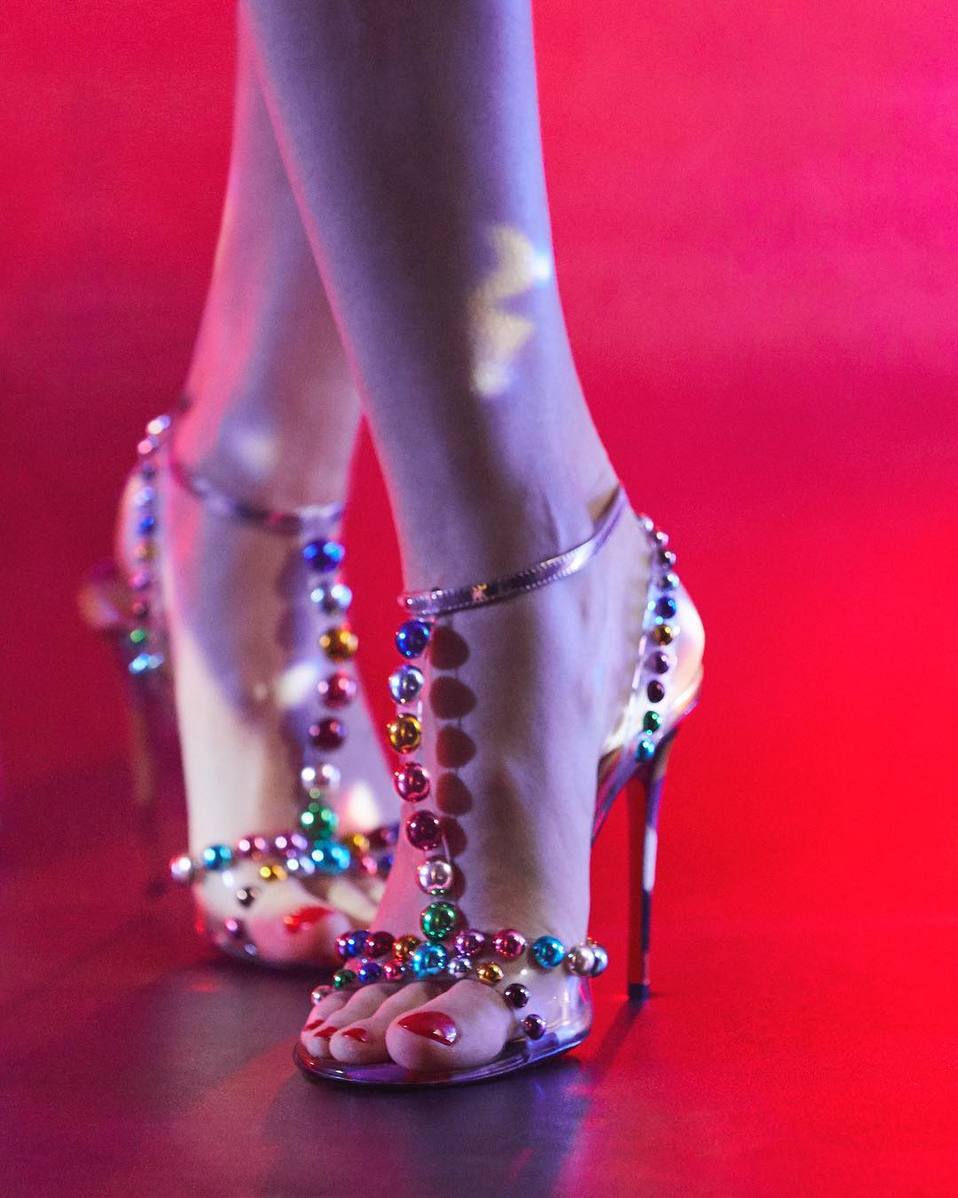 El diseñador es conocido por su calzado hiperfemenino (Instagram: louboutinworld)