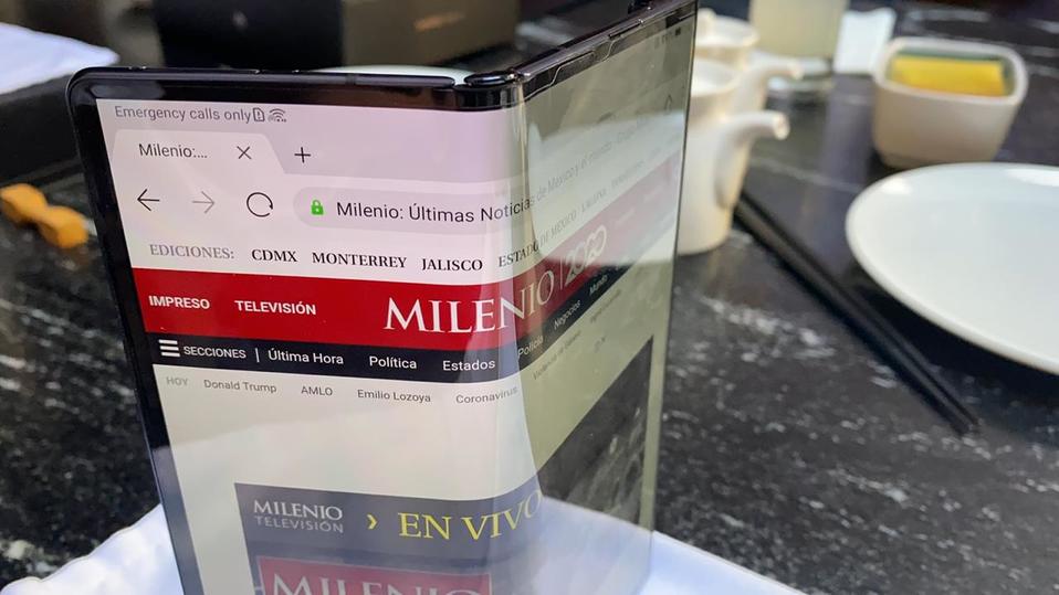 El teléfono estará disponible en México en abril. (Fernando Santillánes)