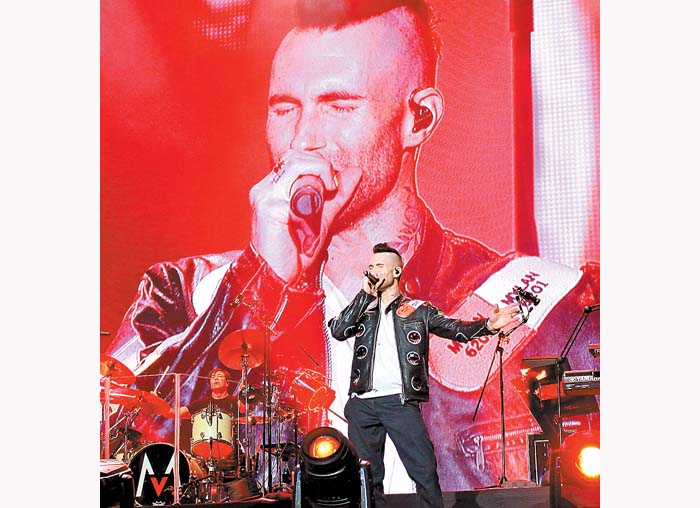 El vocalista Adam Levine  conquistó al público con su dominio del escenario. Alfonso Manzano