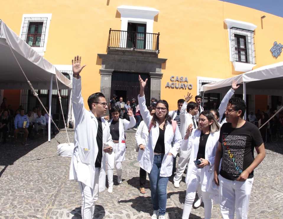 Promete Barbosa seguridad a universitarios de BUAP y Upaep. (Melanie Torres)