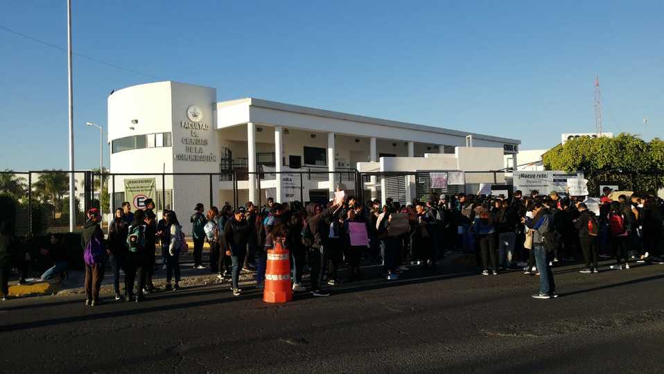 Alumnos de Comunicación se suman a protestas por la falta de seguridad. (Jaime Zambrano)