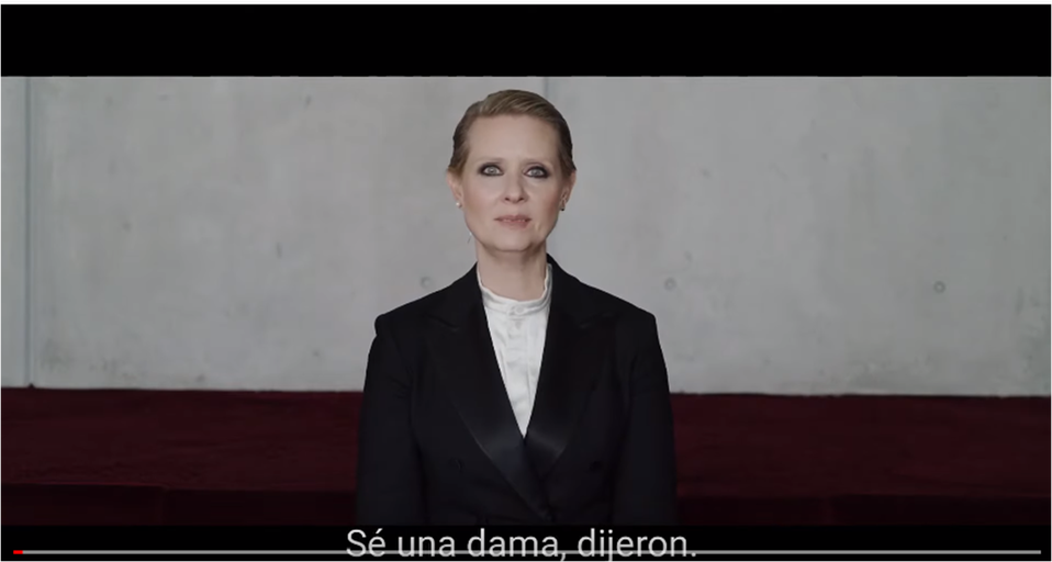 "Sé una dama," dijeron el video con poderoso mensaje protagonizado por Cynthia Nixon (Captura YouTube).