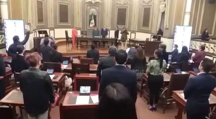 Diputados guardaron un minuto de silencio en honor a los tres estudiantes y chofer de Uber asesinados. (Elvia García)