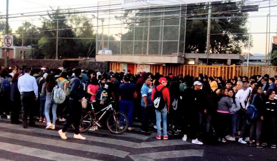 Encapuchados intentan tomar la Preparatoria 5 de la UNAM. (César Velázquez)