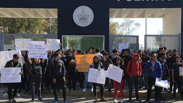 Estudiantes protestan en Puebla; exigen seguridad