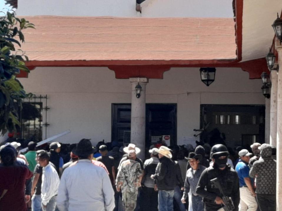 Los comuneros hicieron destrozos en la presidencia de Paracho.