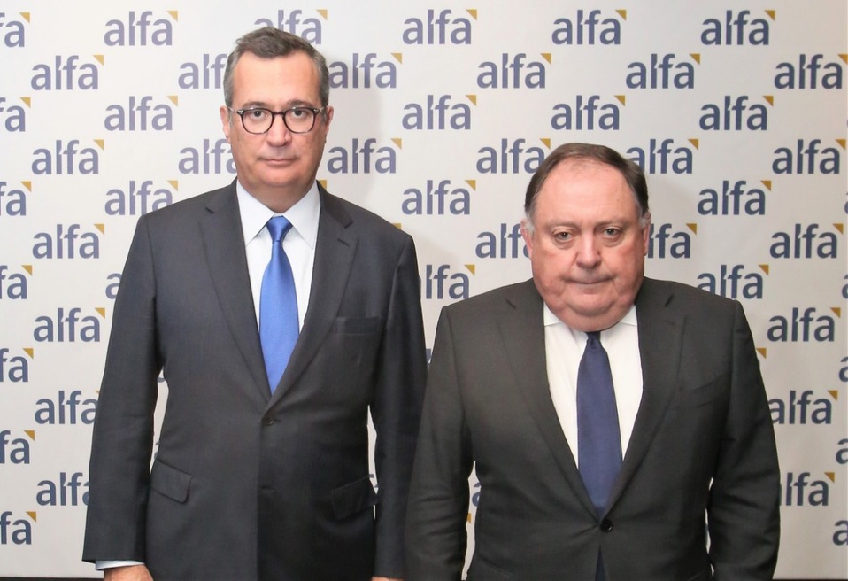 Álvaro Fernández Garza, director general del Grupo Alfa y Armando Garza Sada, presidente del Consejo de Administración. (Foto: Raúl Palacios )