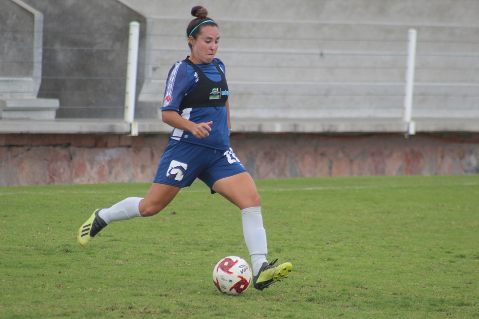 Mirelle Arciniega hace historia como la primera jugadora de La Franja en recibir un llamado a Selección Mayor. (Especial)