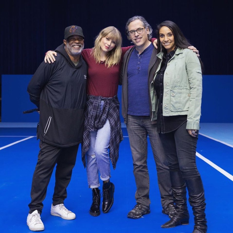 Rodrigo Prieto es el director de fotografía de The Man de Taylor Swift (Twitter: taylor swift).