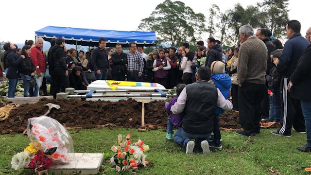 Sepultan a estudiantes asesinados en Puebla